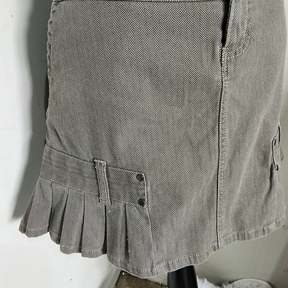 Golf Women Pleated Mini Skirt - Picture 3 of 8